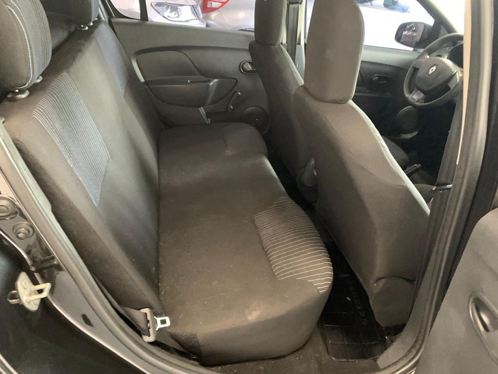 Renault Sandero Preto