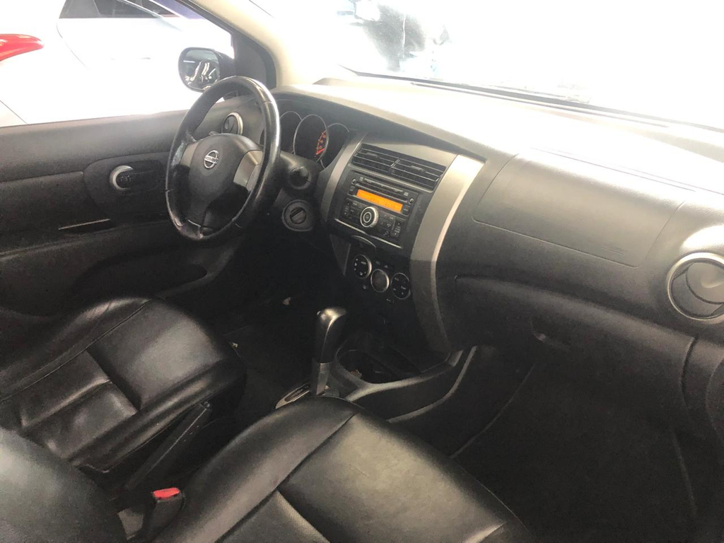 Nissan Livina Preto