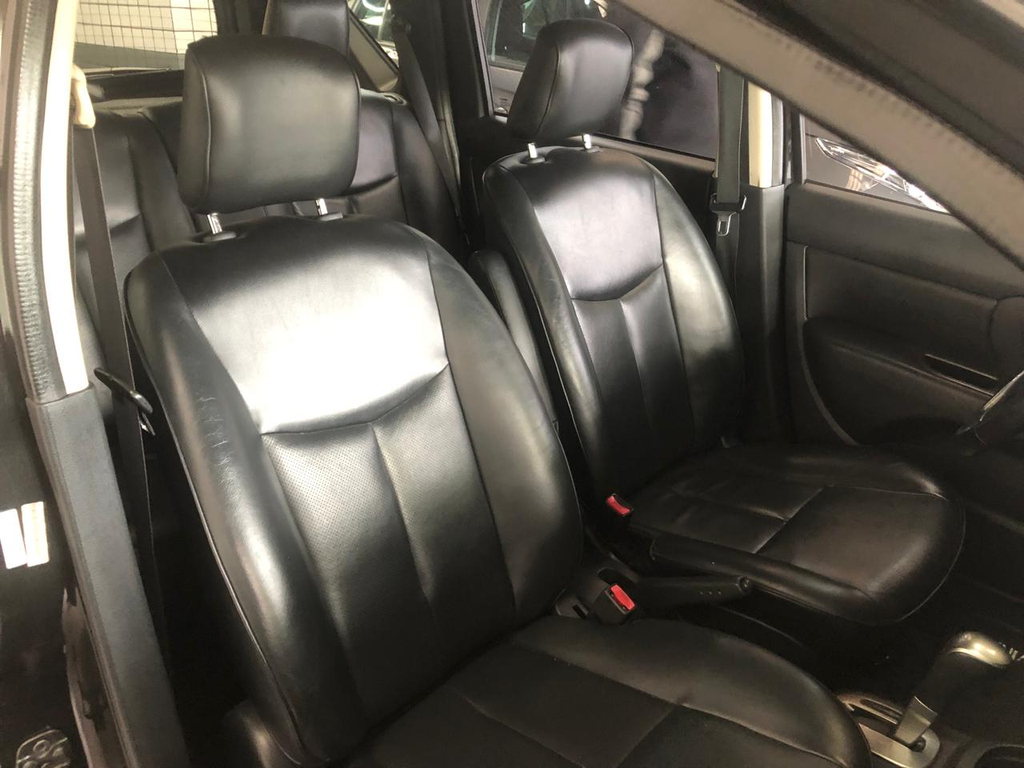 Nissan Livina Preto