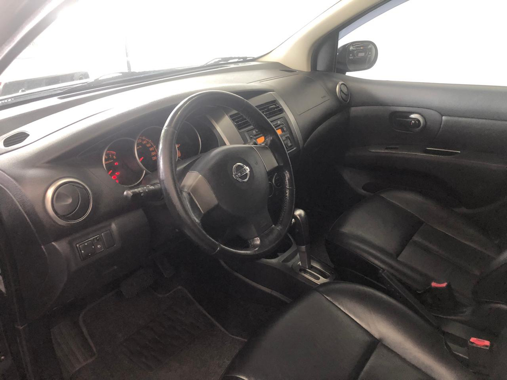 Nissan Livina Preto