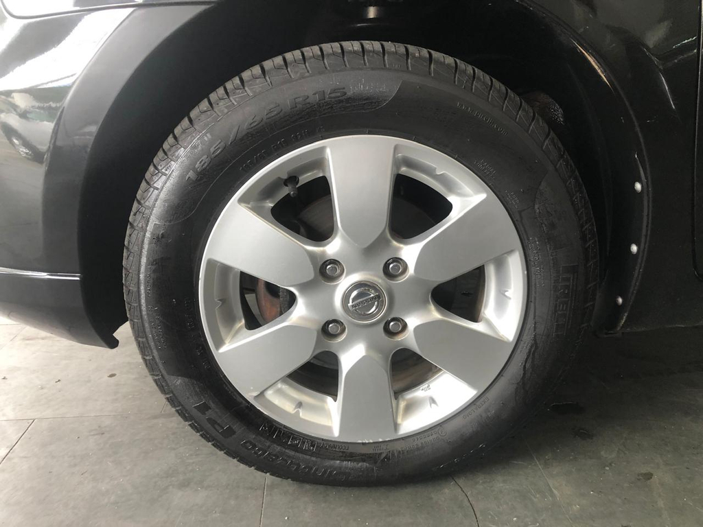 Nissan Livina Preto