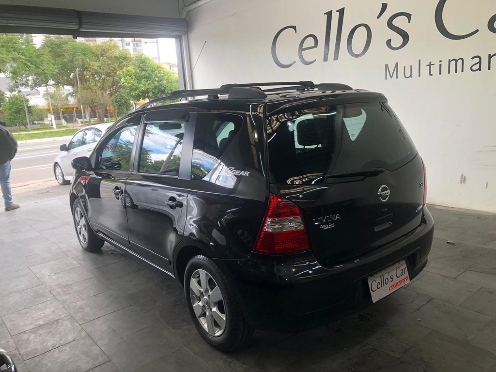 Nissan Livina Preto