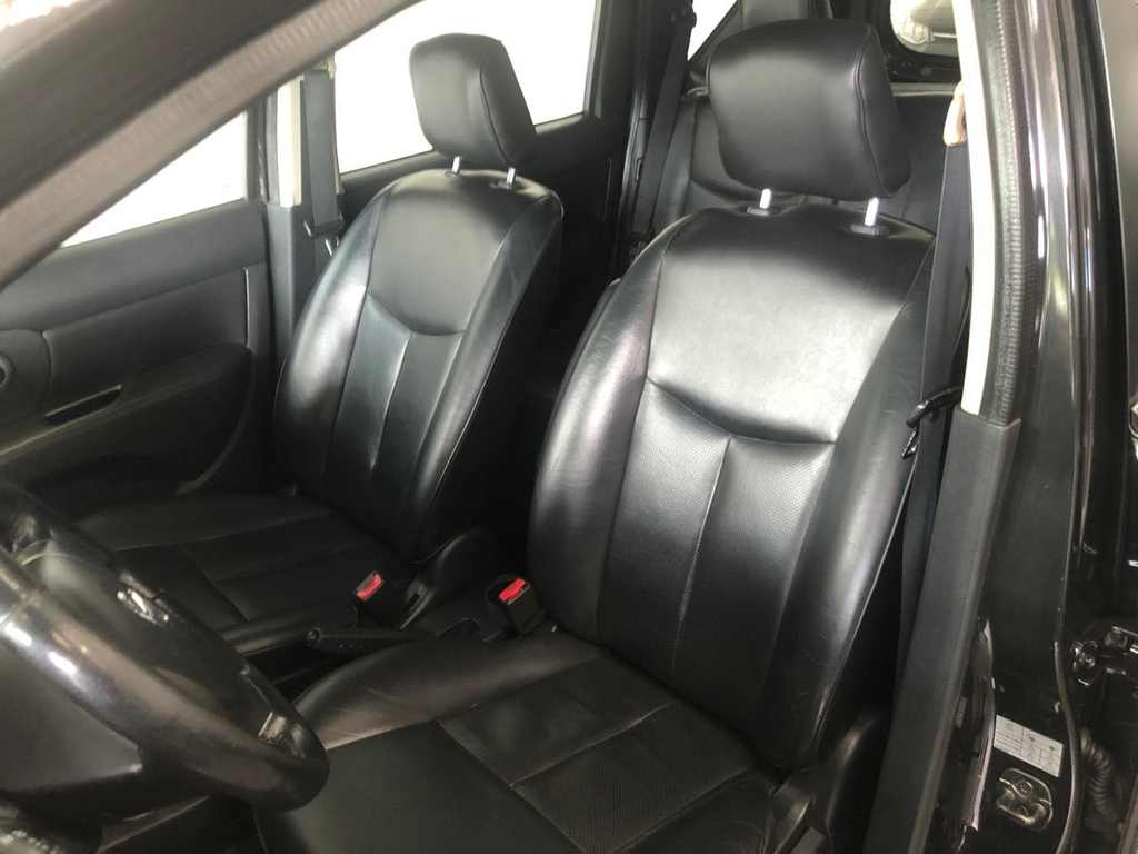 Nissan Livina Preto