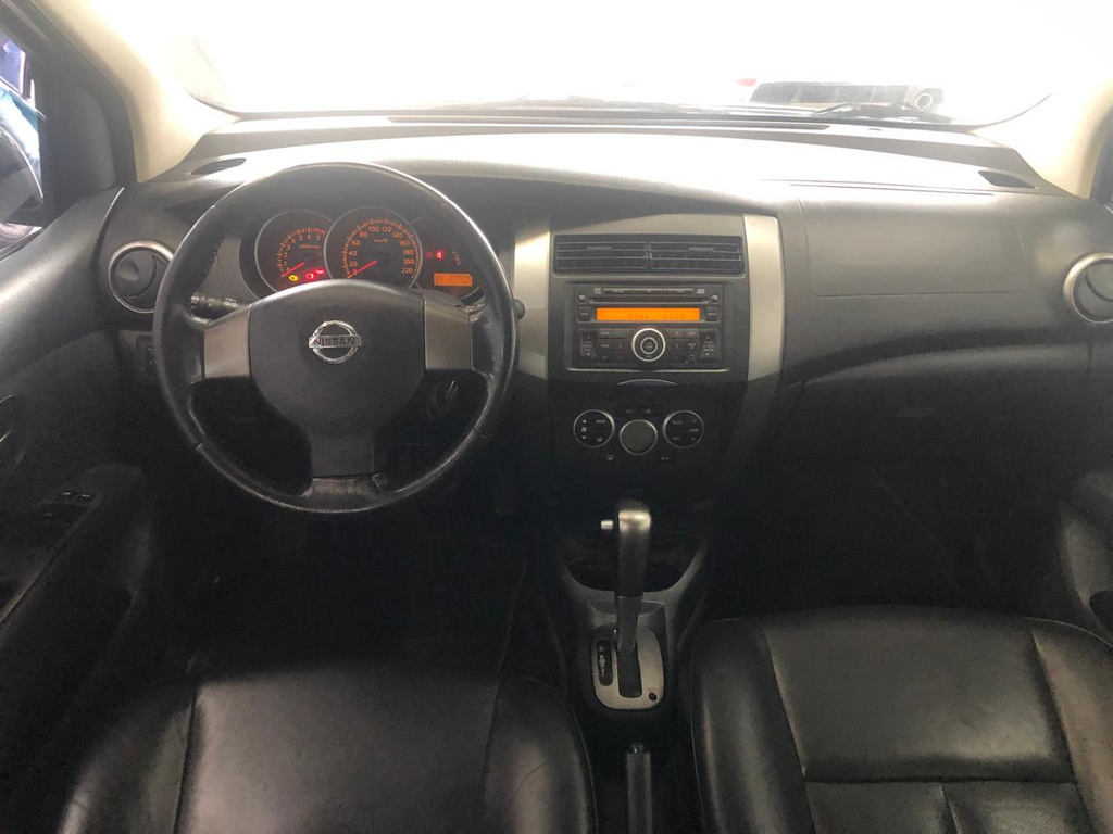 Nissan Livina Preto