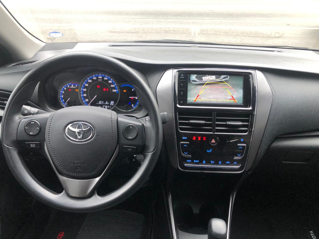 Toyota Yaris Sedan Cinza