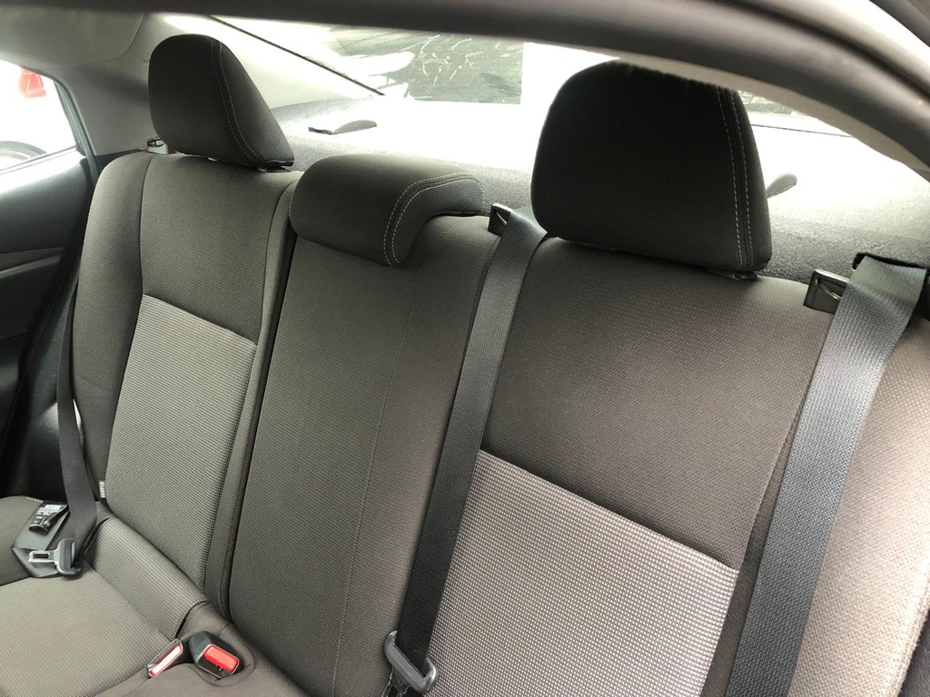 Toyota Yaris Sedan Cinza