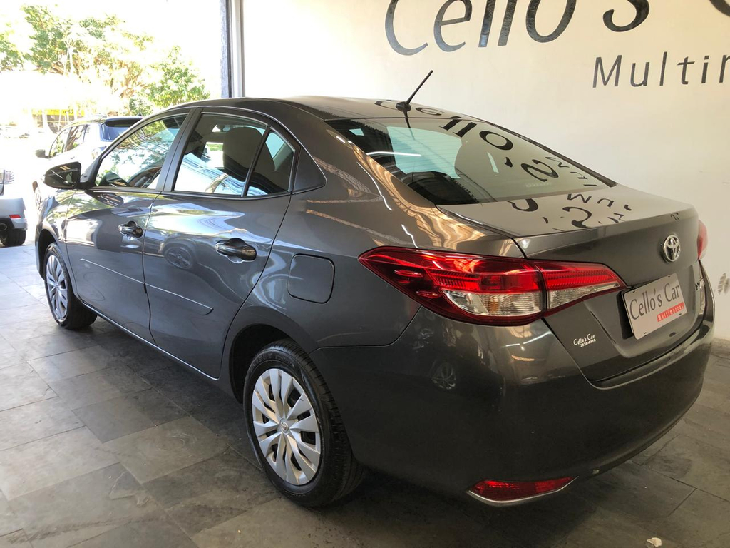 Toyota Yaris Sedan Cinza