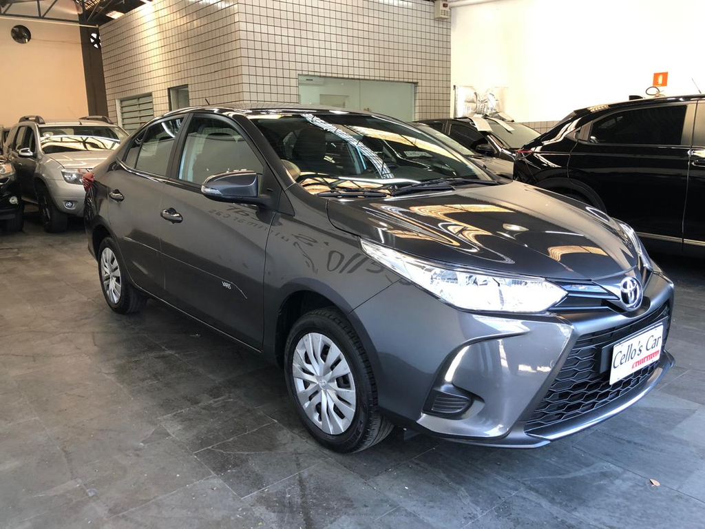 Toyota Yaris Sedan Cinza