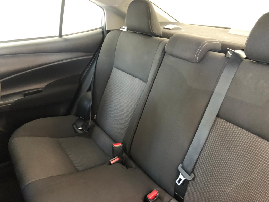 Toyota Yaris Sedan Cinza