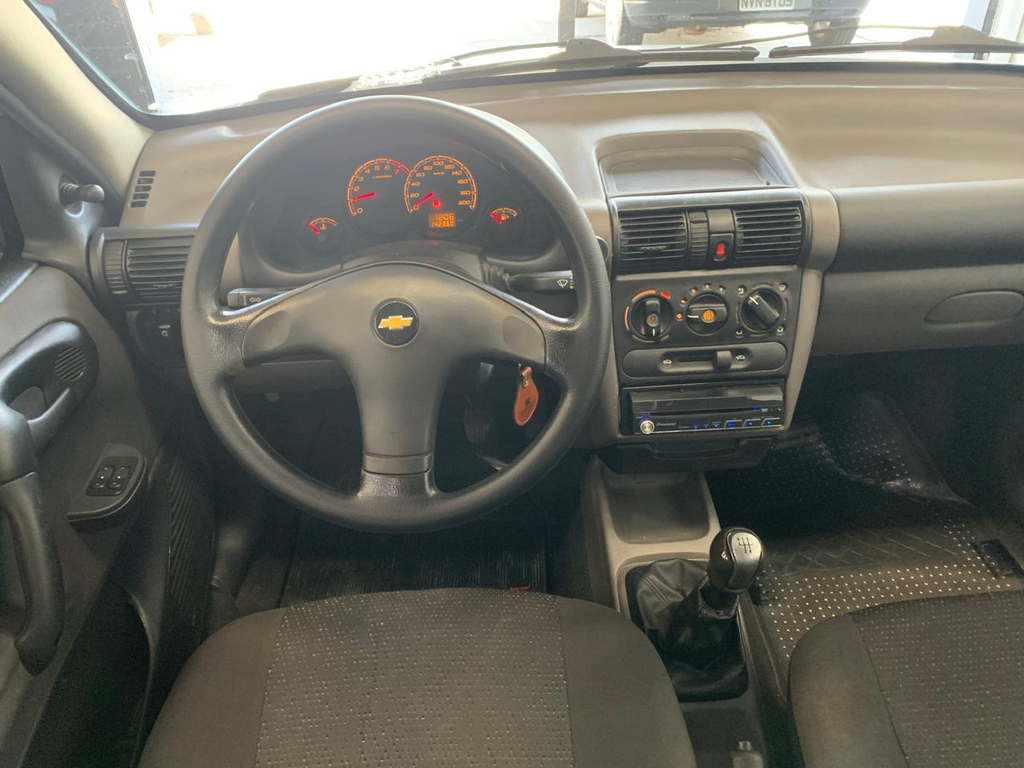 Chevrolet Classic Prata