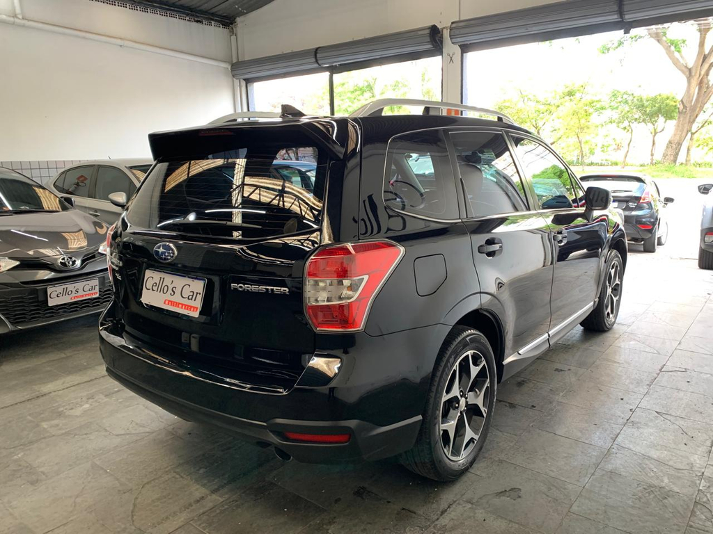 Subaru Forester Preto
