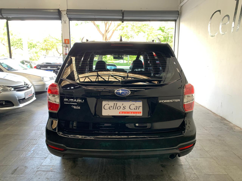 Subaru Forester Preto