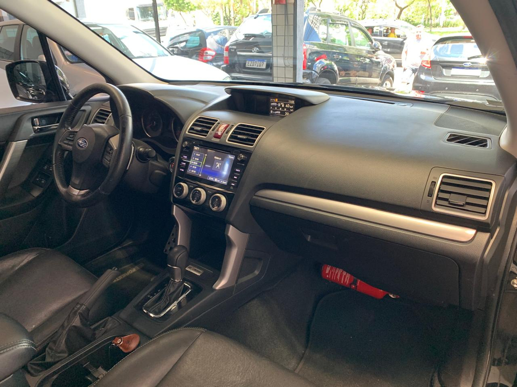 Subaru Forester Preto