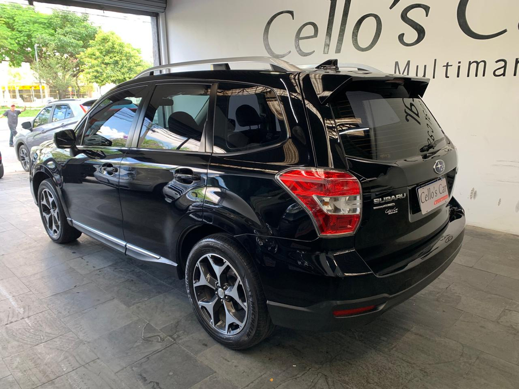 Subaru Forester Preto