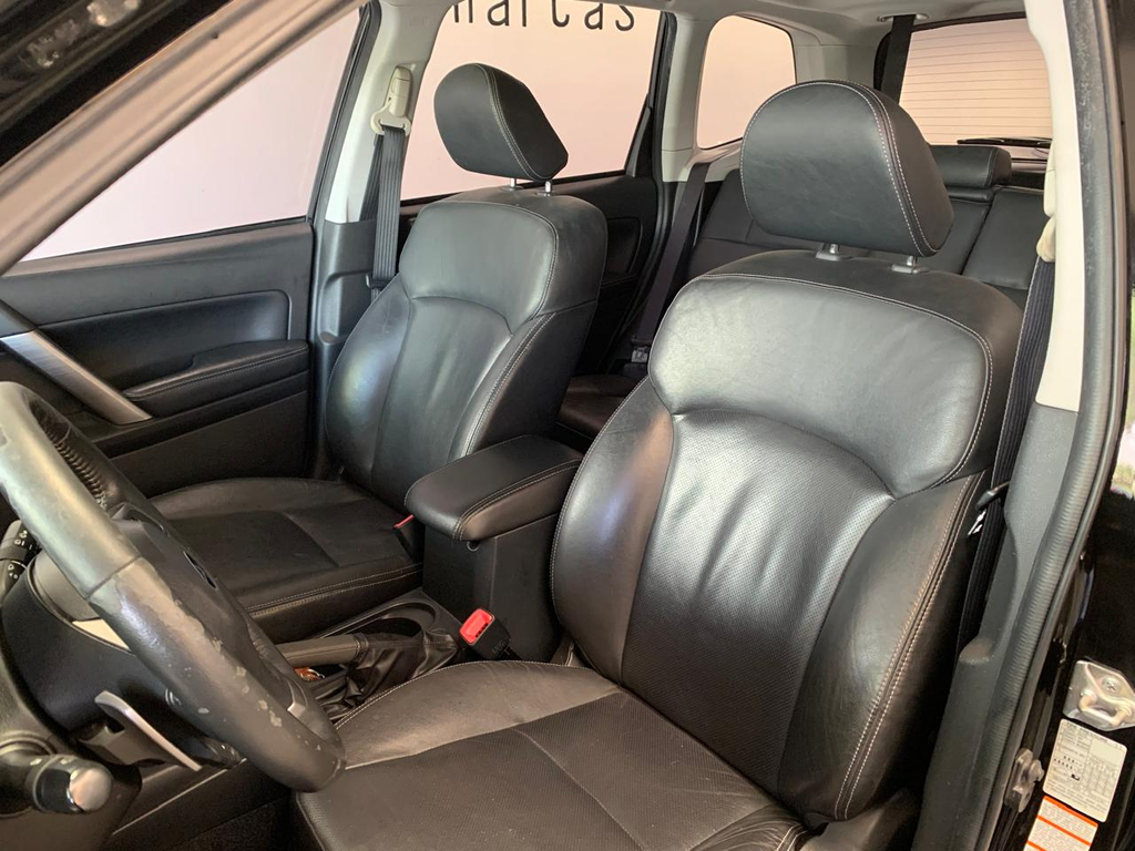 Subaru Forester Preto