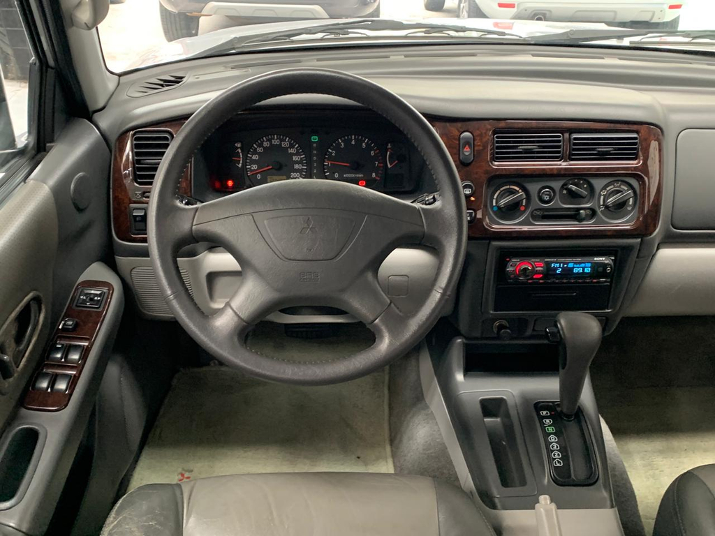 Mitsubishi Pajero Sport Prata