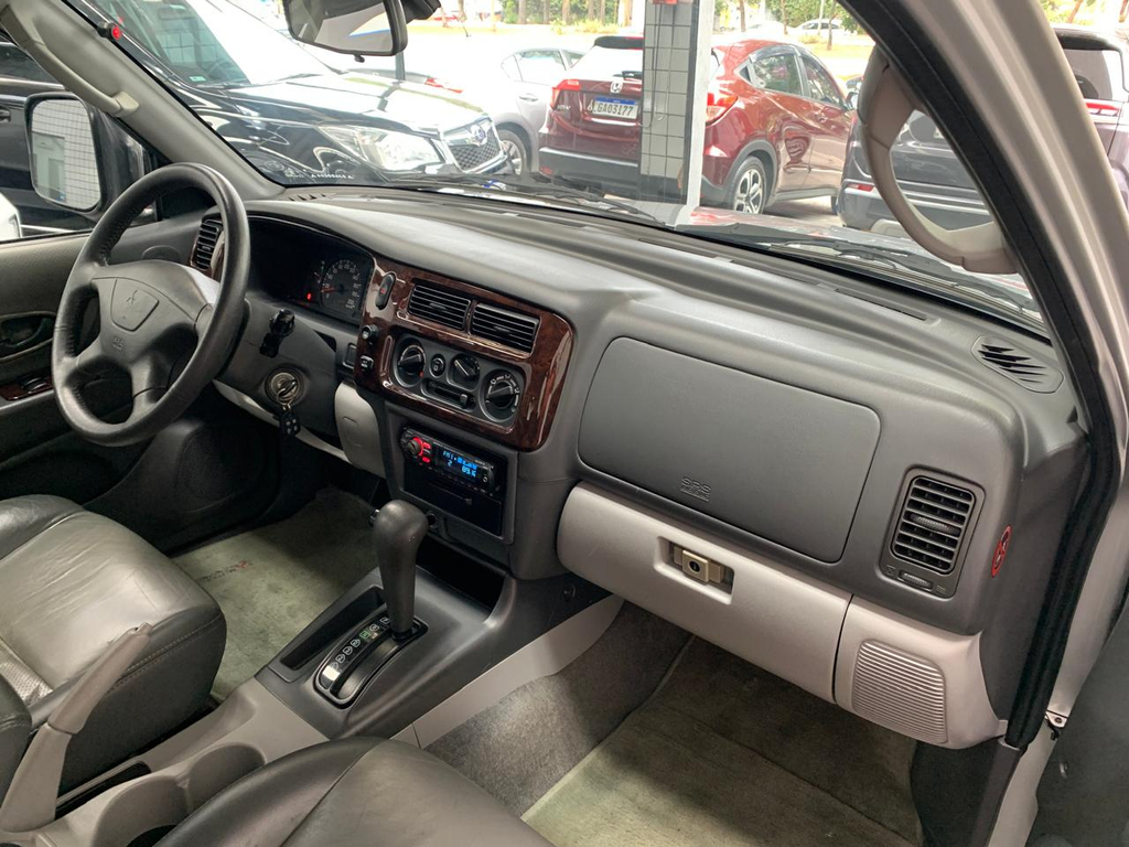 Mitsubishi Pajero Sport Prata