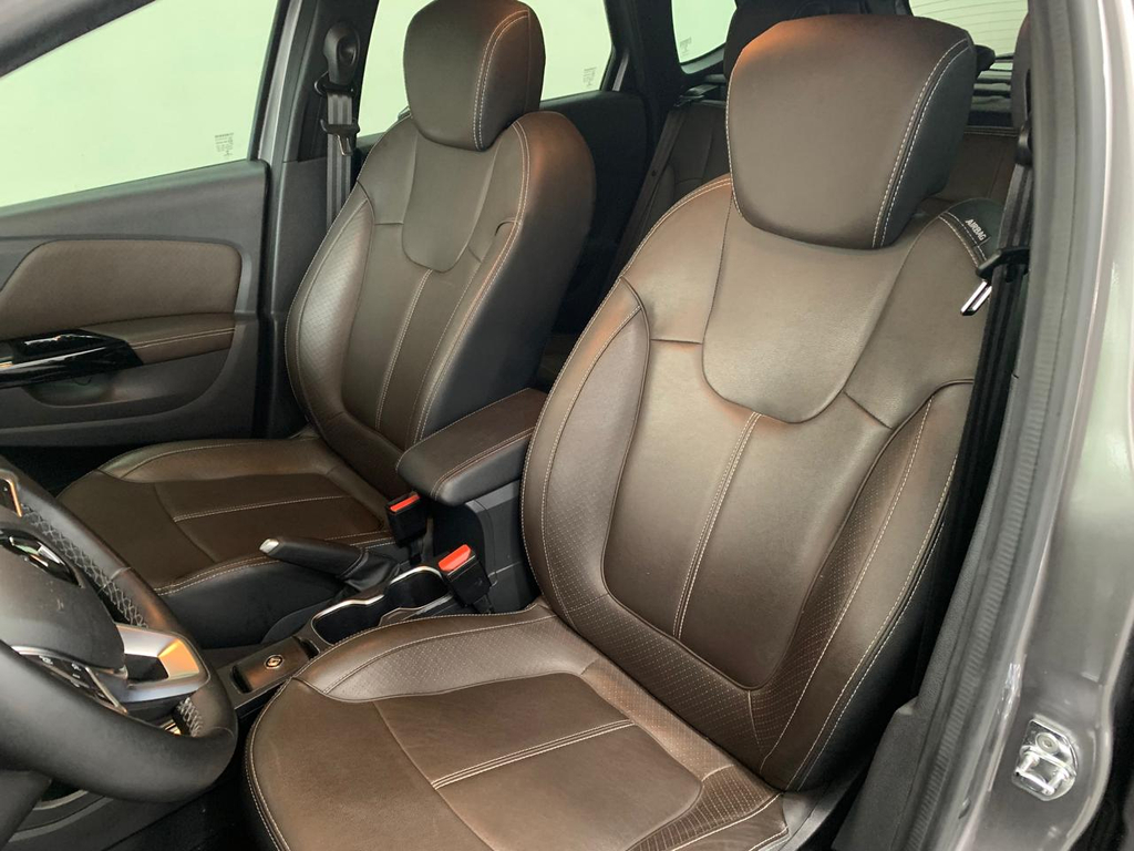 Renault Captur Cinza
