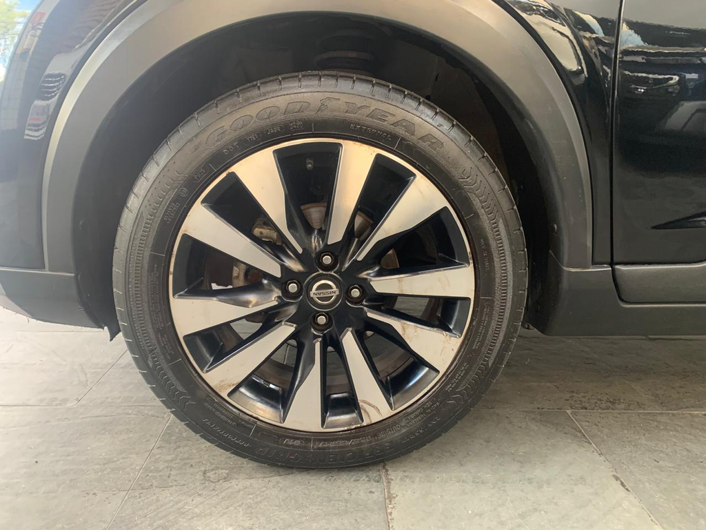 Nissan Kicks Preto