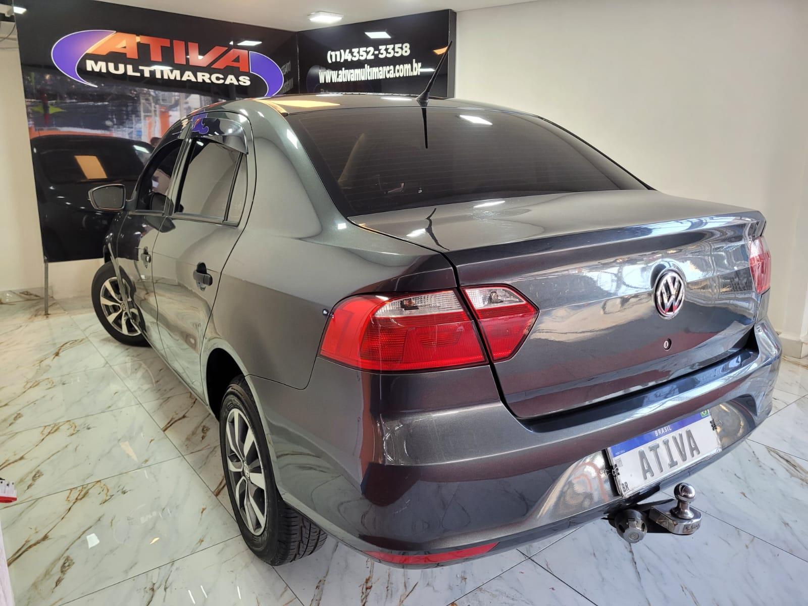 Volkswagen Voyage Cinza