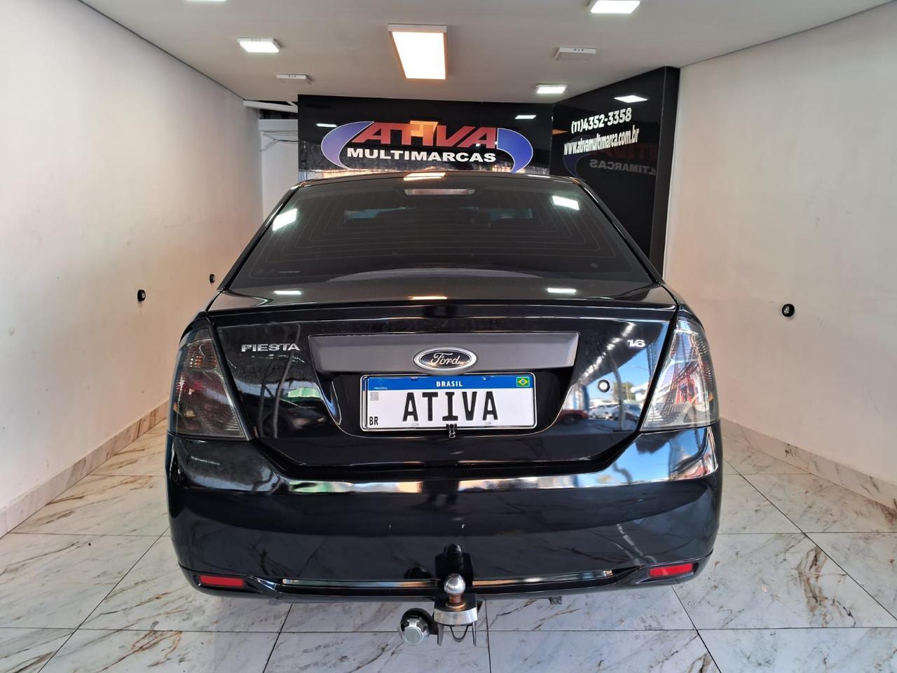 Ford Fiesta Sedan Preto