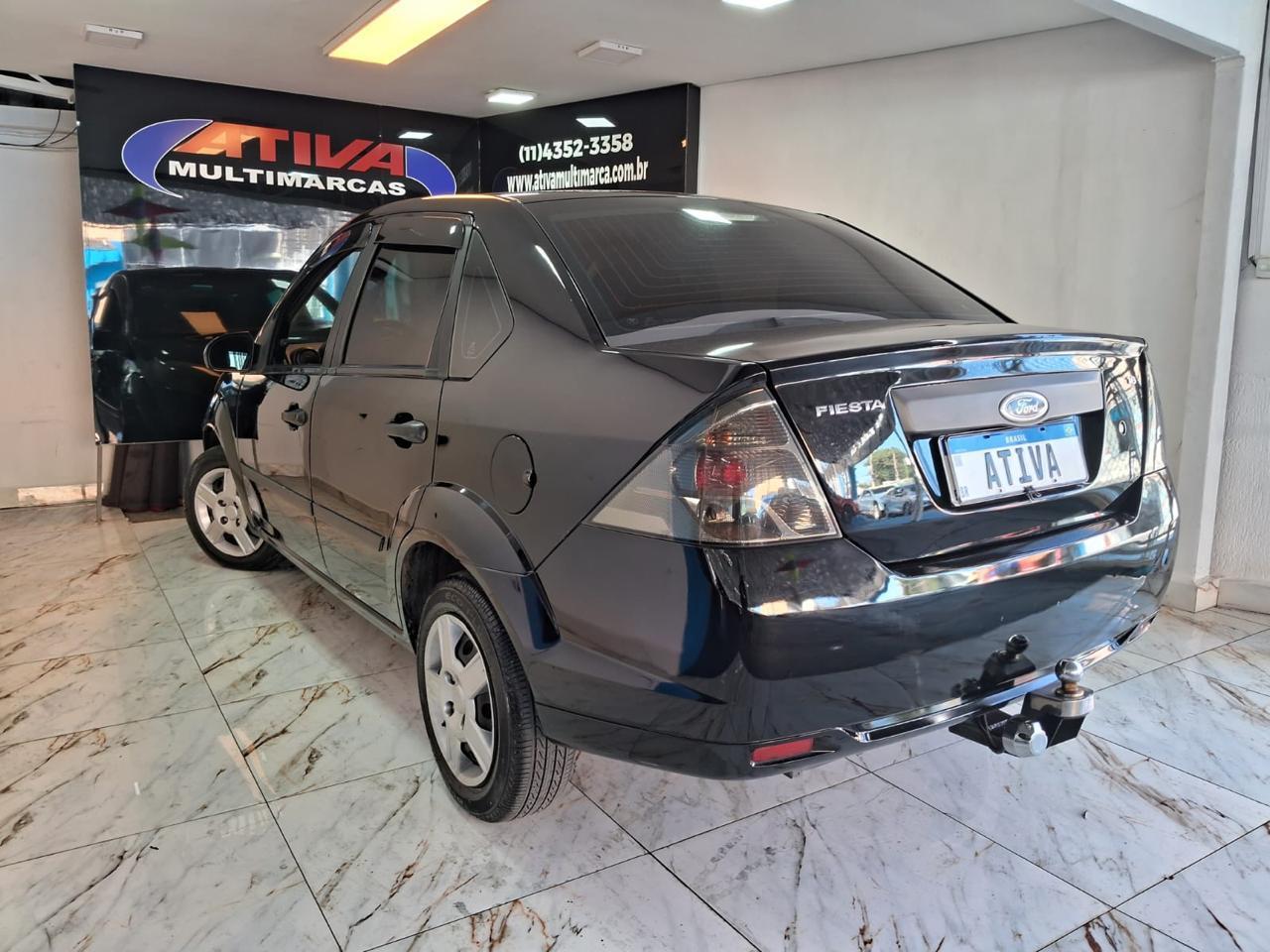 Ford Fiesta Sedan Preto