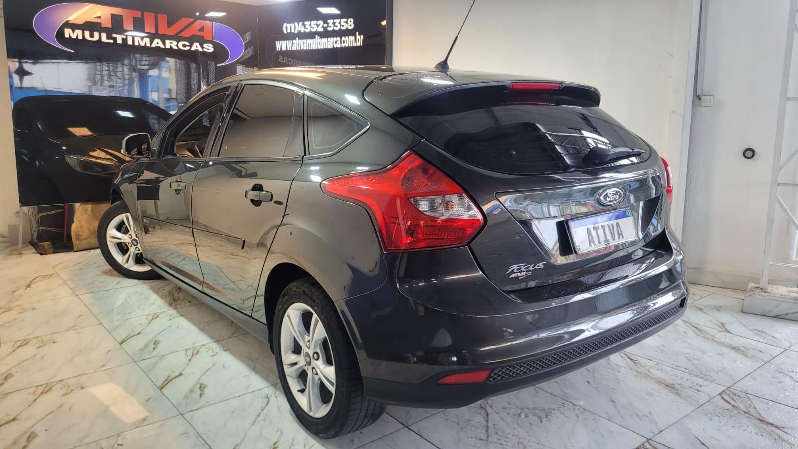 Ford Focus Cinza