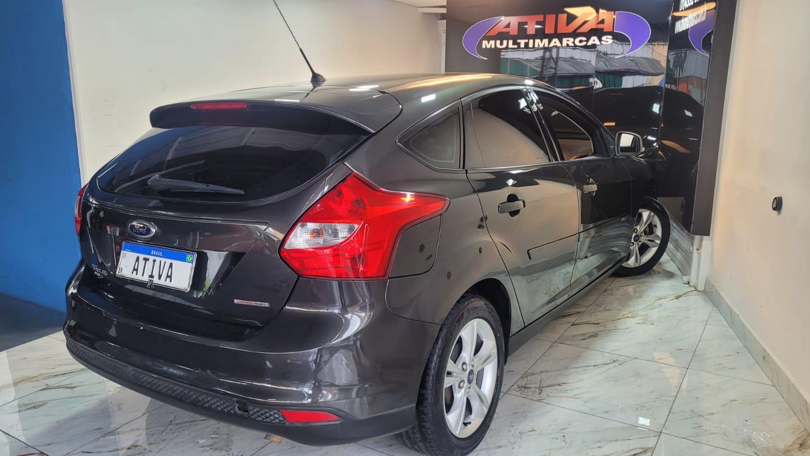 Ford Focus Cinza