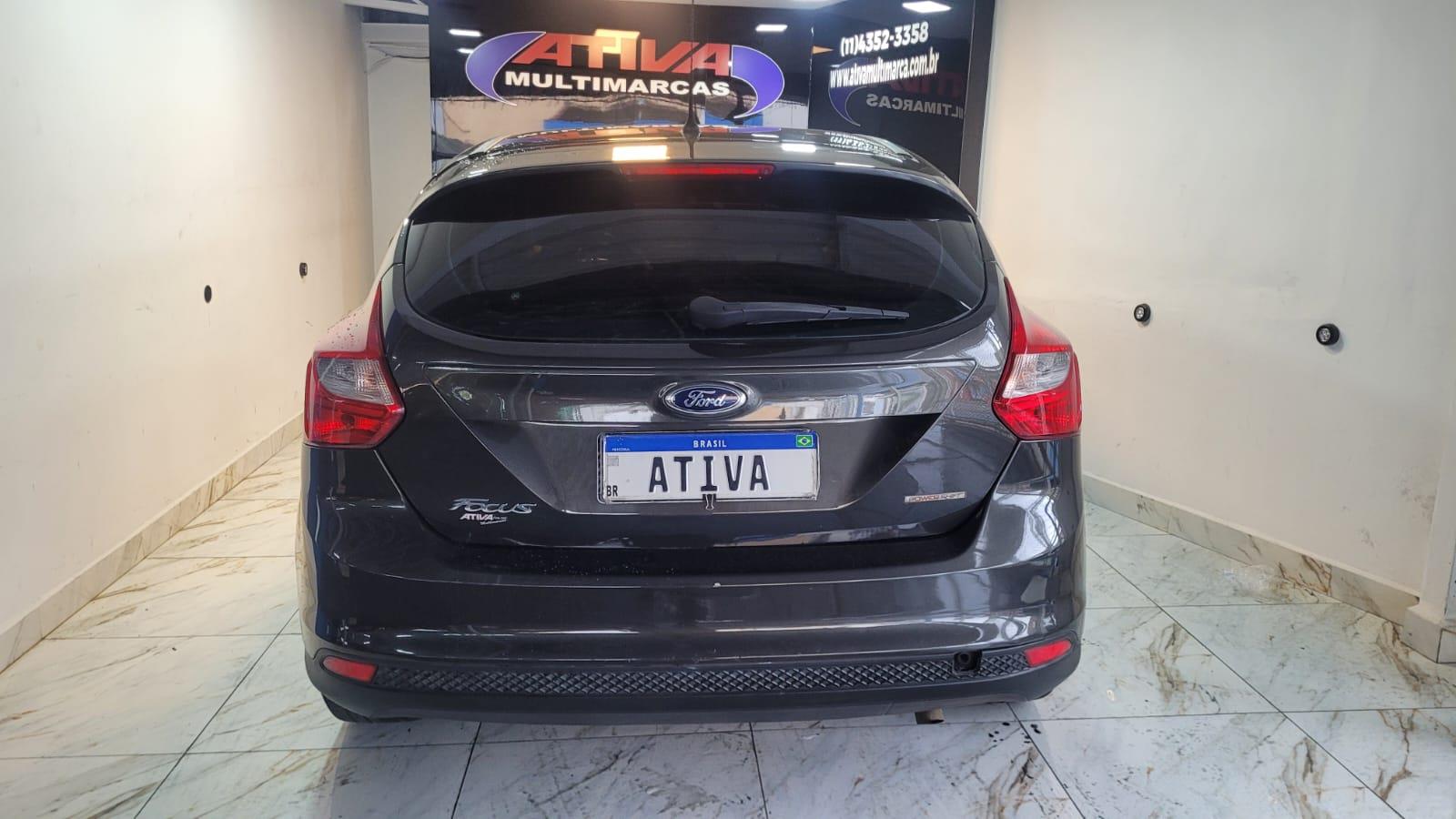 Ford Focus Cinza