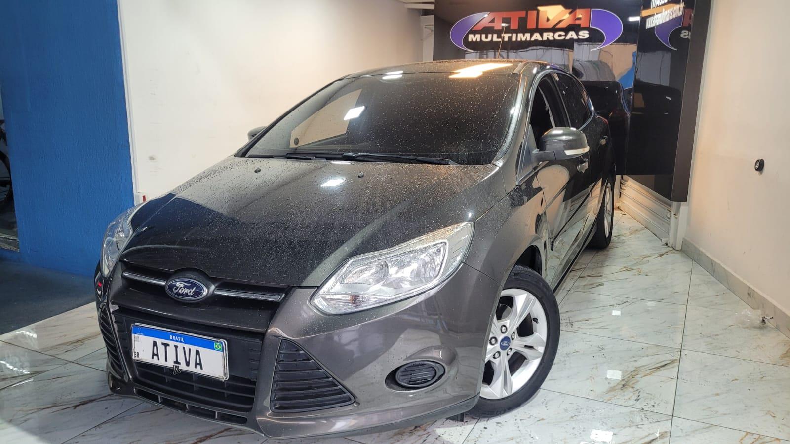 Ford Focus Cinza