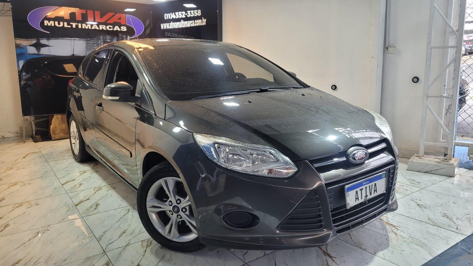 Ford Focus Cinza