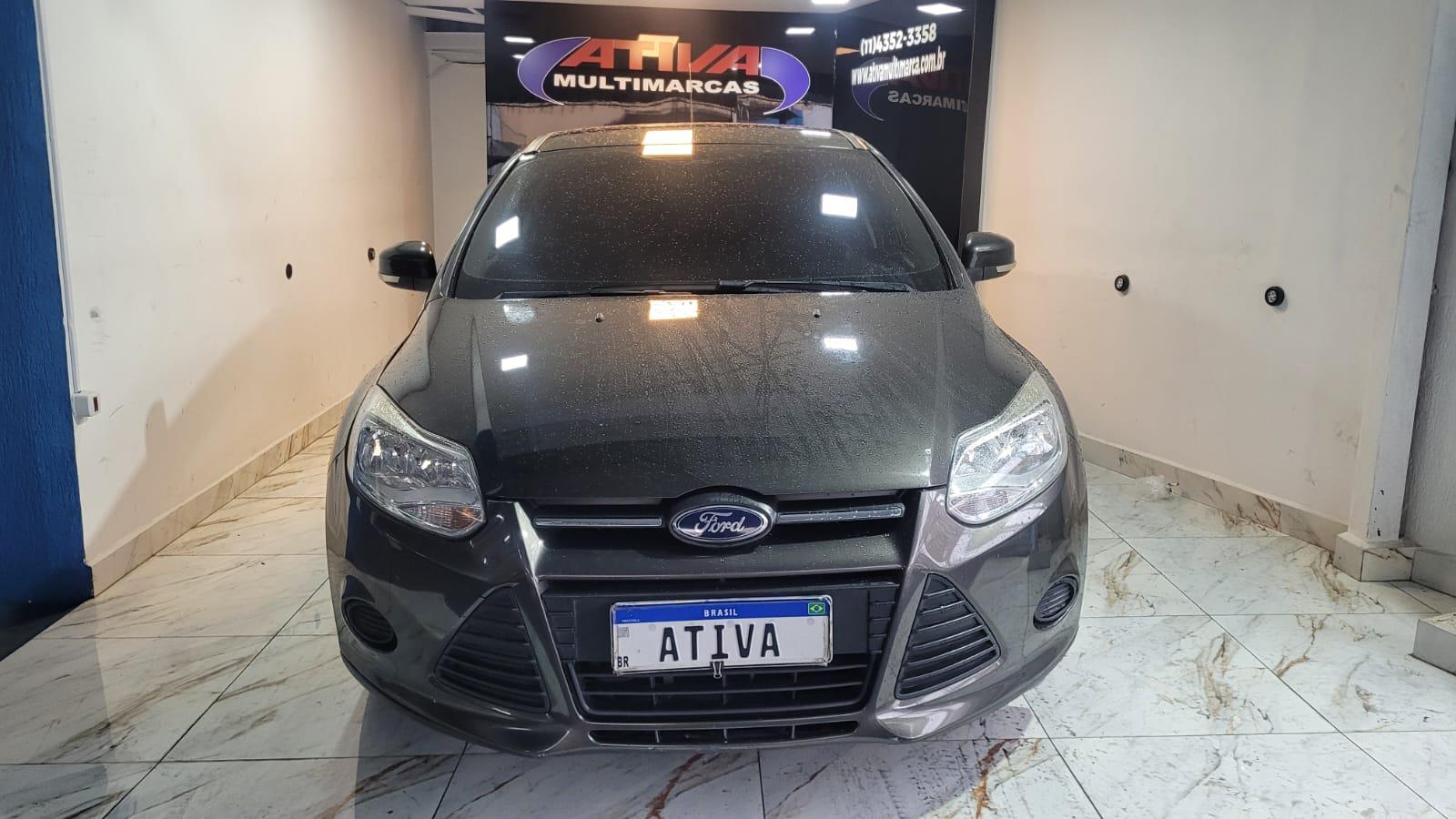 Ford Focus Cinza