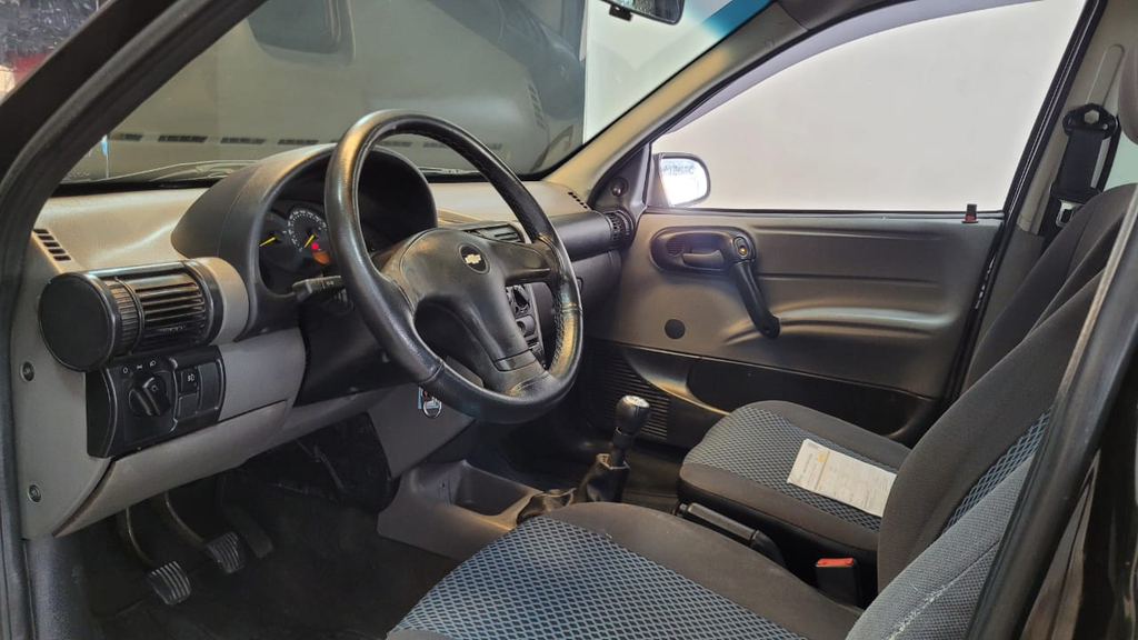 Chevrolet Classic Preto