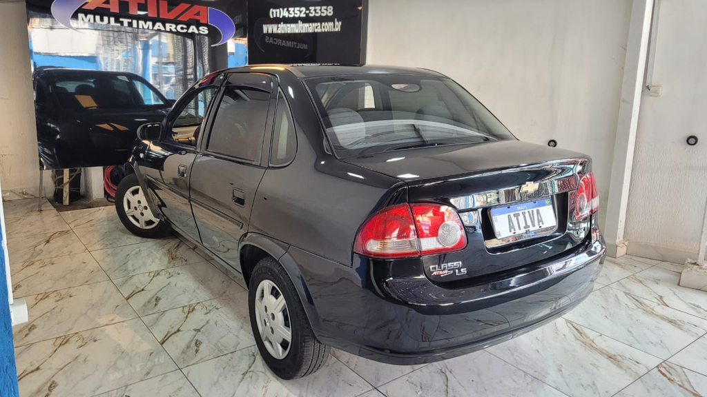 Chevrolet Classic Preto