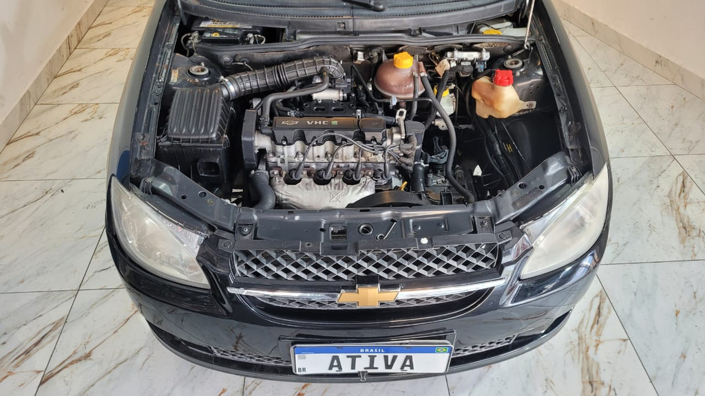 Chevrolet Classic Preto