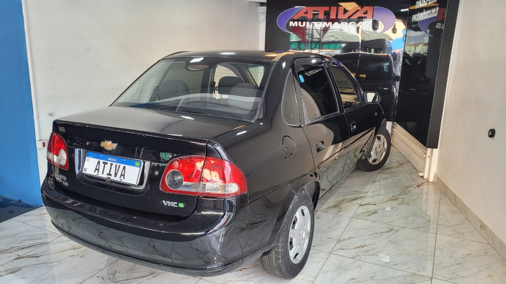 Chevrolet Classic Preto