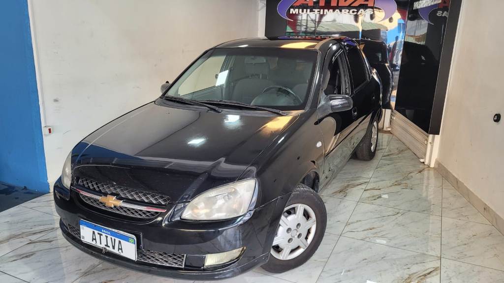 Chevrolet Classic Preto