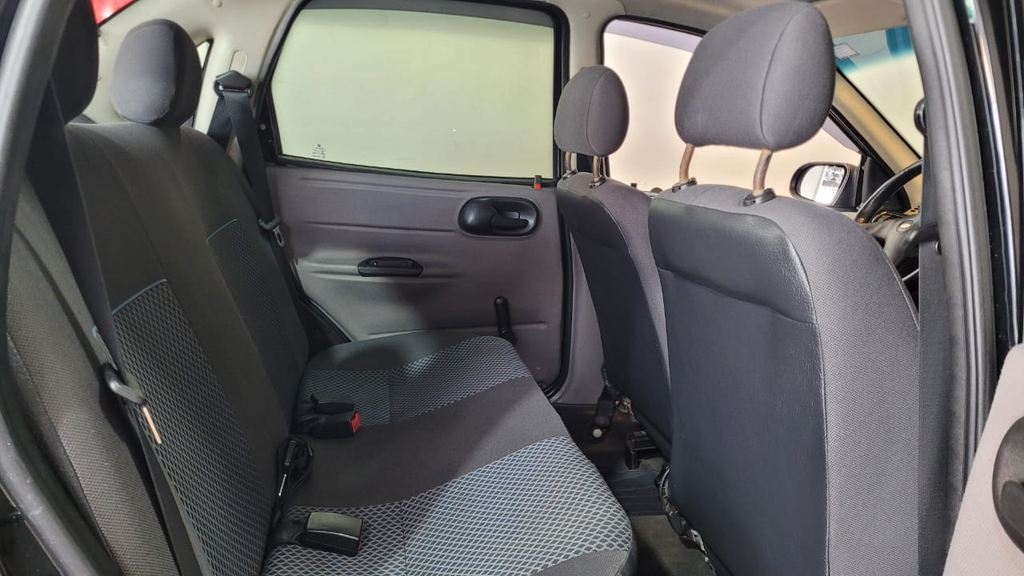Chevrolet Classic Preto