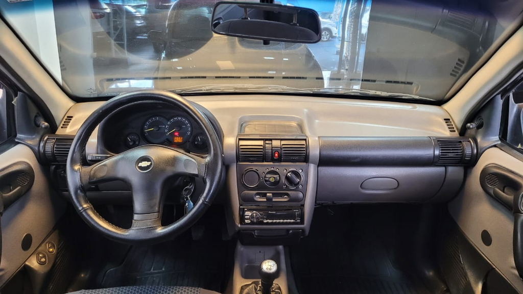 Chevrolet Classic Preto