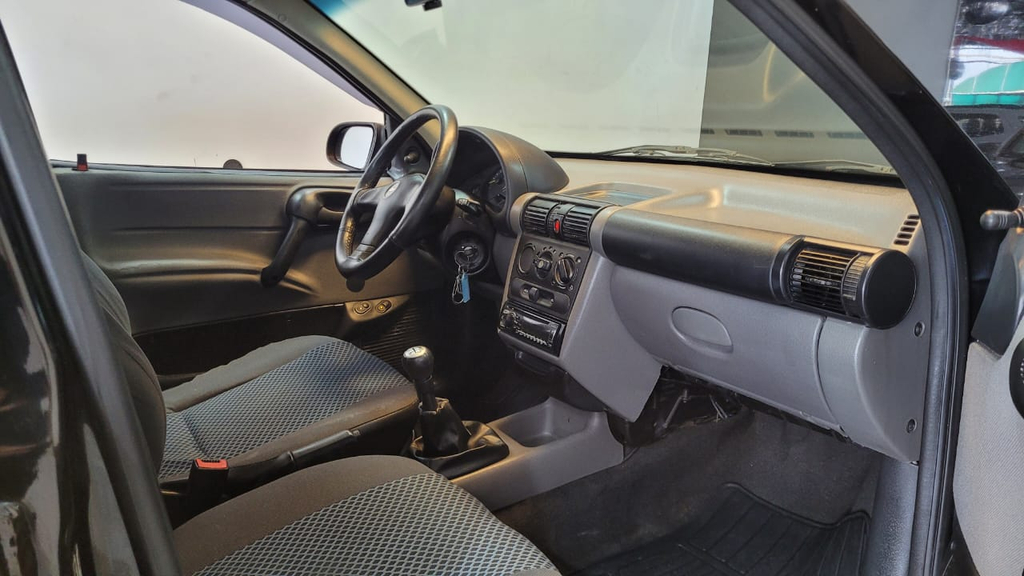 Chevrolet Classic Preto