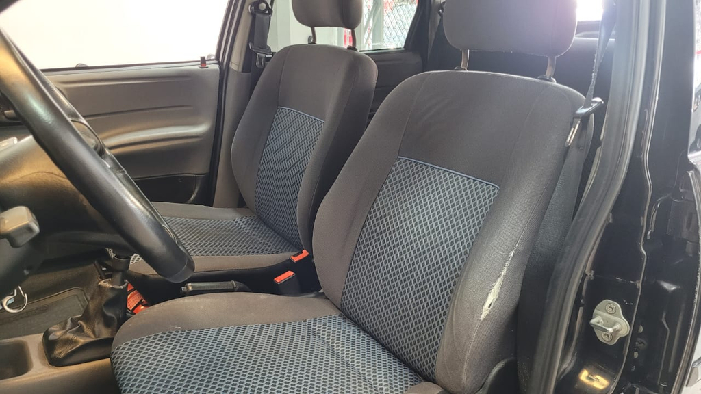 Chevrolet Classic Preto