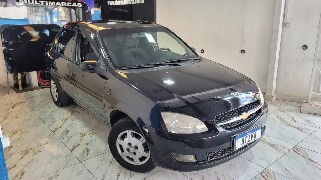 Chevrolet Classic Preto