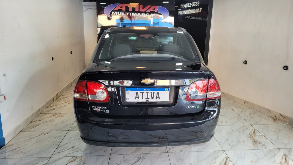 Chevrolet Classic Preto