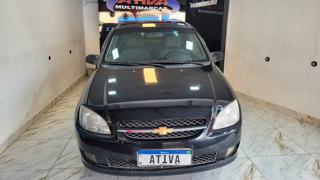 Chevrolet Classic Preto