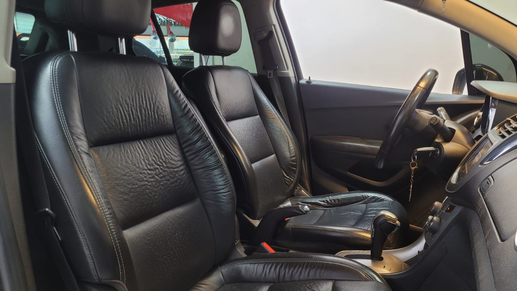 Chevrolet Tracker Cinza