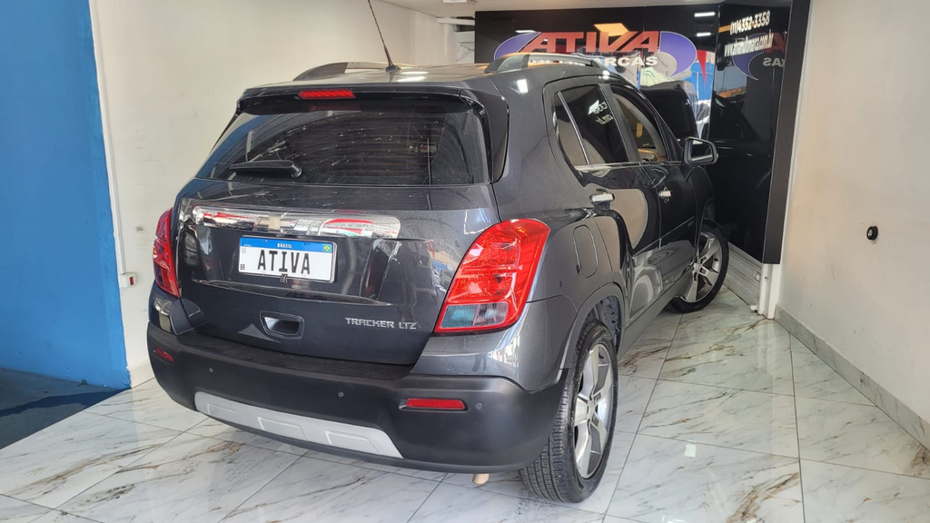Chevrolet Tracker Cinza