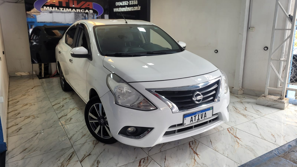 Nissan Versa Branco