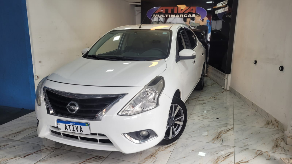 Nissan Versa Branco