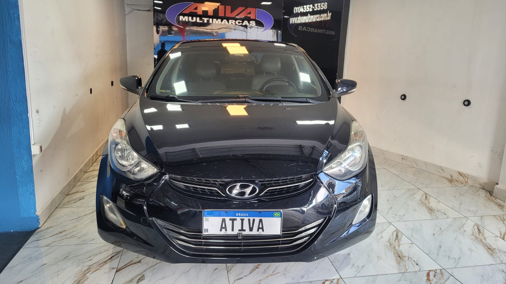 Hyundai Elantra Preto