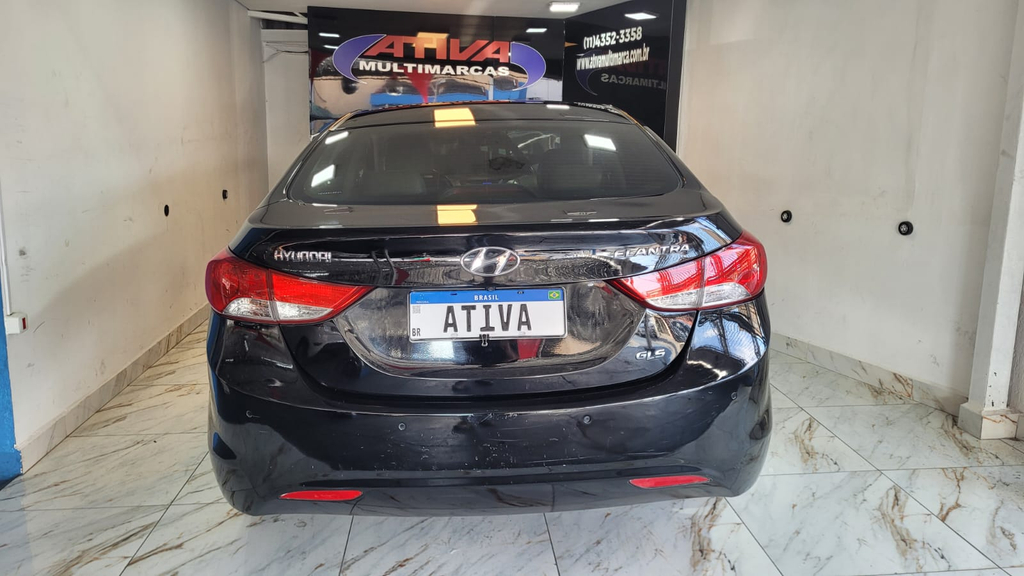 Hyundai Elantra Preto